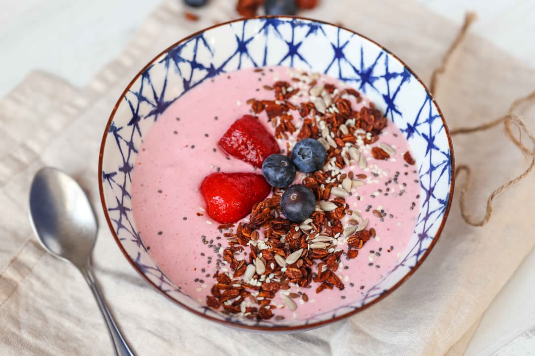 Strawberry Protein Smoothie Bowl | 5-Ingredient Recipe | RunBuzz